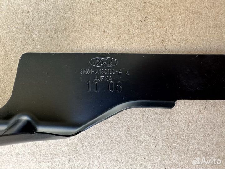 Кронштейн крыла передний левый Ford Focus 2