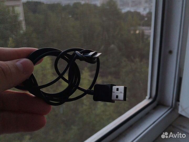 Зарядный шнур на iPhone