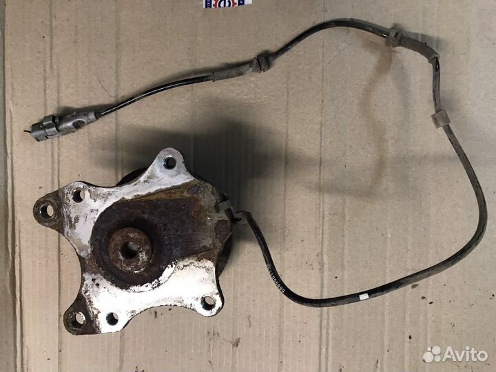 Задняя правая цапфа Peugeot 307