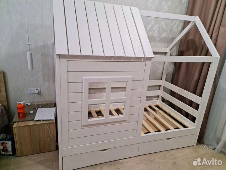 Детская кровать с бортиком