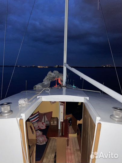 Яхта парусная