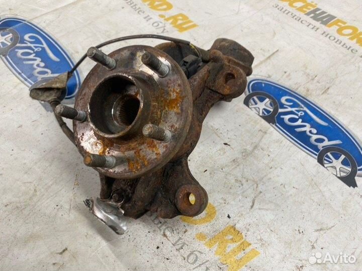 Кулак поворотный передний правый Ford Focus 2