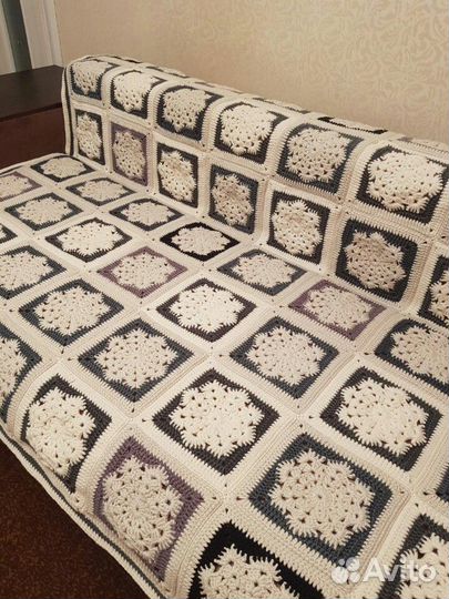 Вязаный плед ручной работы