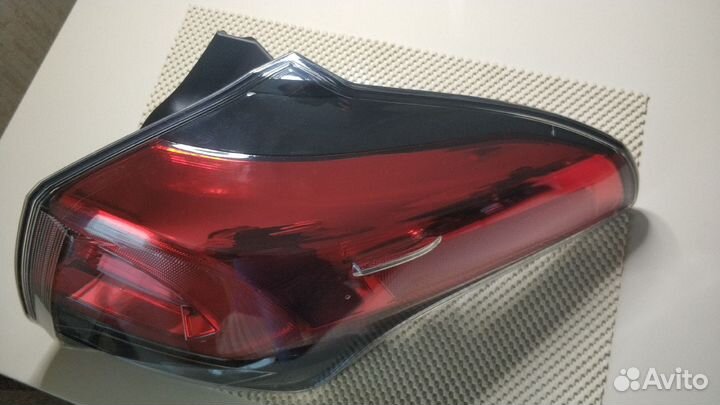 Задний правый фонарь в крыло RAV4 XA40 рестайлинг