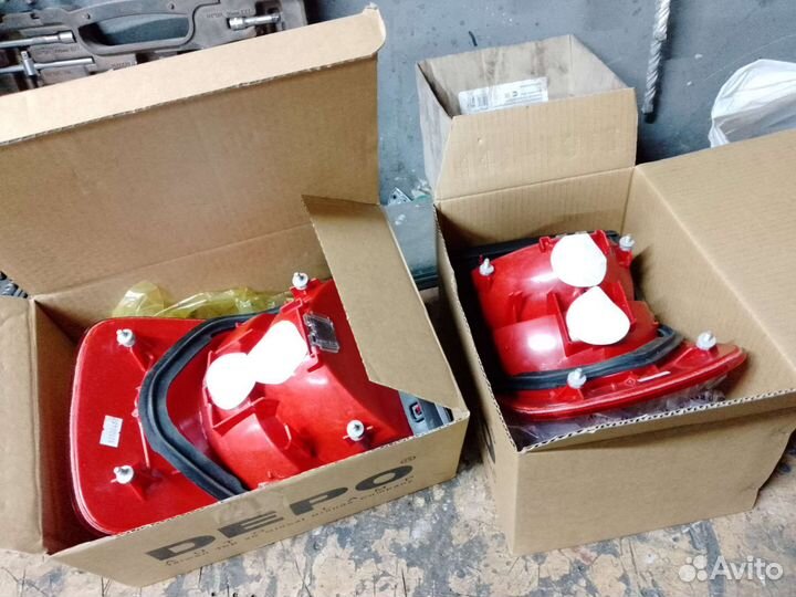 Фонари задние левый/правый ауди 80 седан