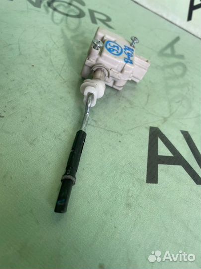 Замок лючка бензобака Volkswagen Touareg 7L