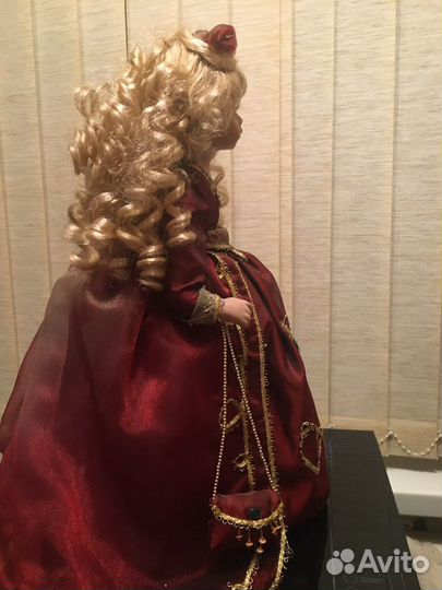 Кукла фарфоровая ремеко коллейкшн