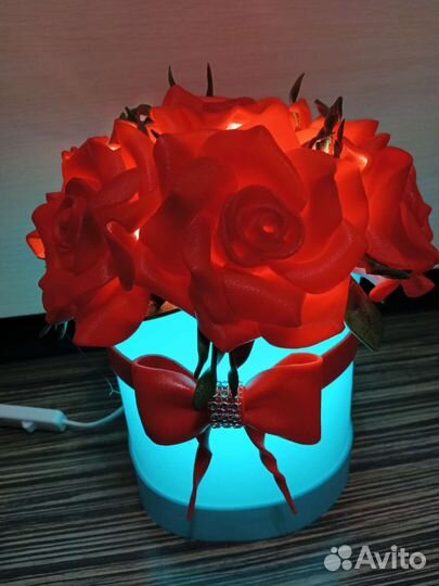 Розы в шляпной коробке, светильник - ночник