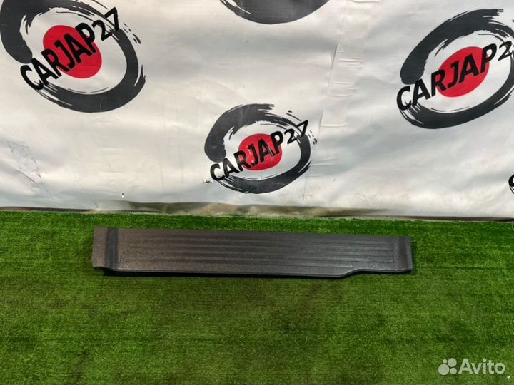 Порожек пластиковый задний правый Honda Stepwgn