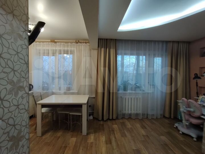 3-к. квартира, 60 м², 2/5 эт.