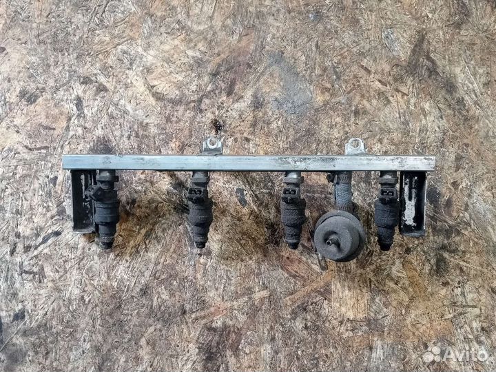 Рампа форсунками Opel Omega A 2.0