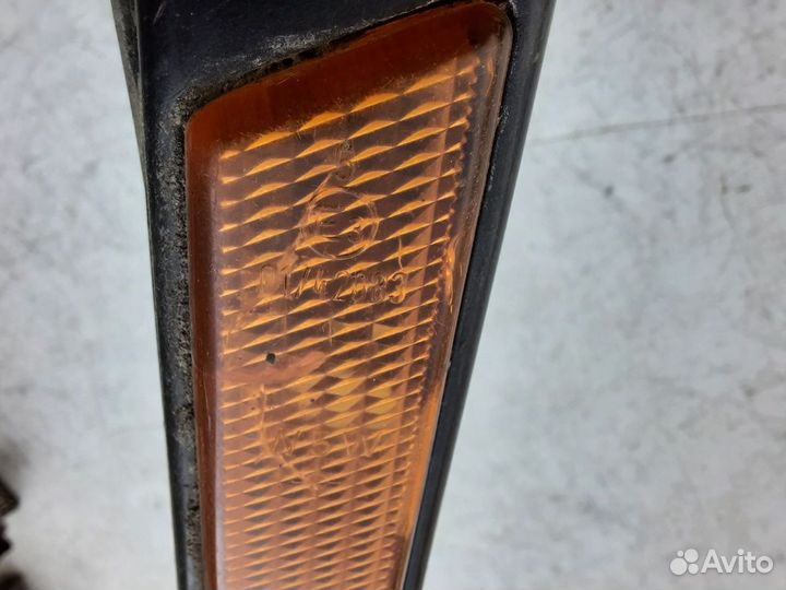 Повторитель на крыло левый желтый BMW 34