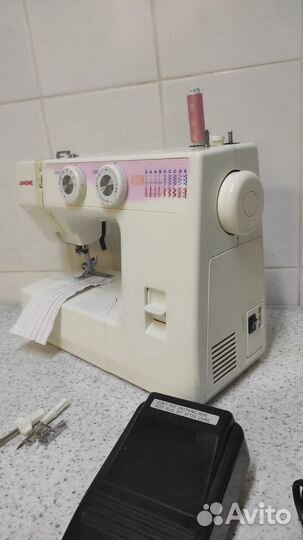 Швейная машина Janome