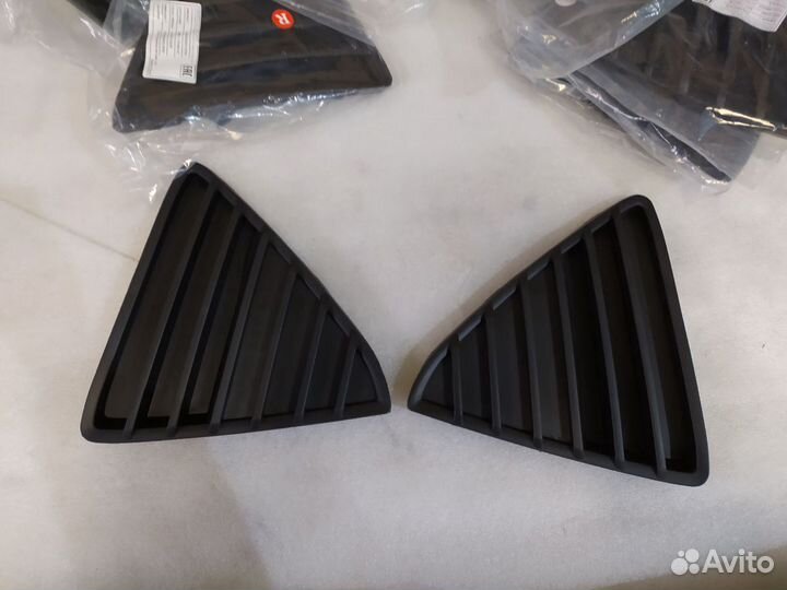 Решетка бампера боковая Ford Focus III