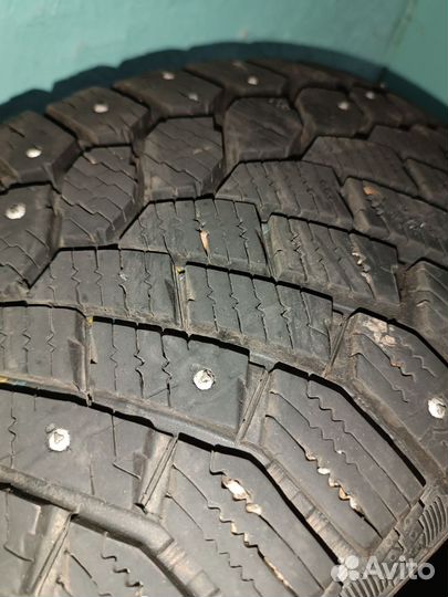 Gislaved Nord Frost 200 215/60 R17 96