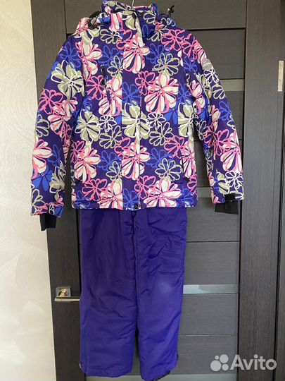 Продаем теплый зимний костюм Snowest на девочку