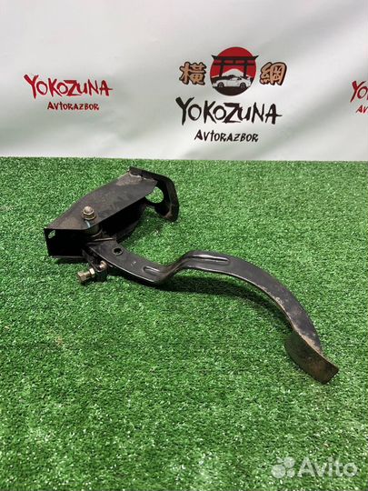 Педаль сцепления на Hyundai Accent