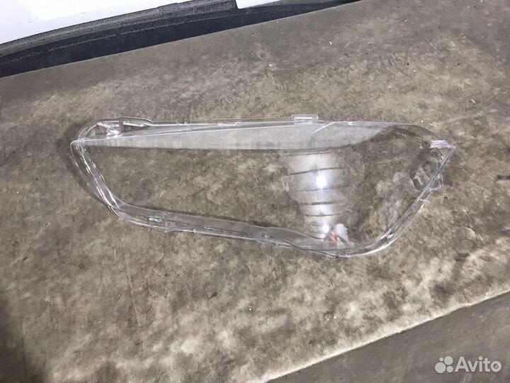 Стекло левой фары BMW X1 F48