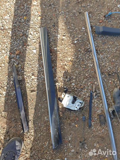 Задний правый замок двери на мерседес 220