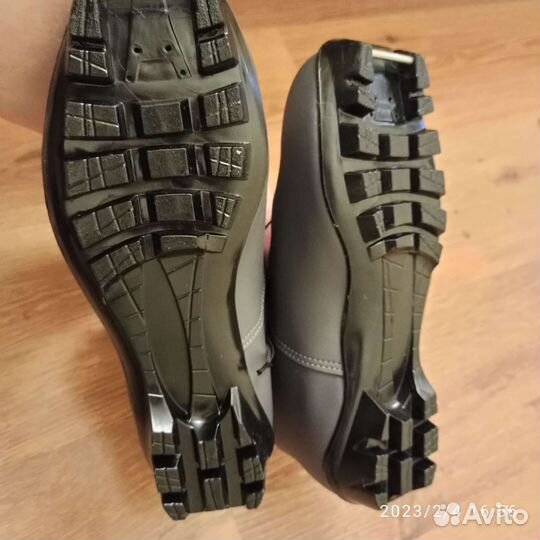 Лыжные ботинки новые