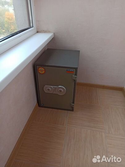 Оружейный сейф для пистолета и денег