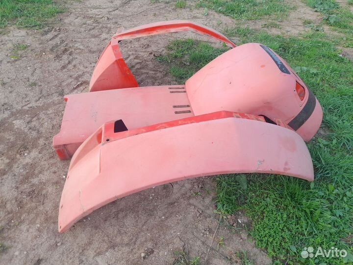 Капот 922 мтз-920 пластик крылья