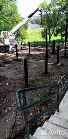 Много винтовых свай u-0067