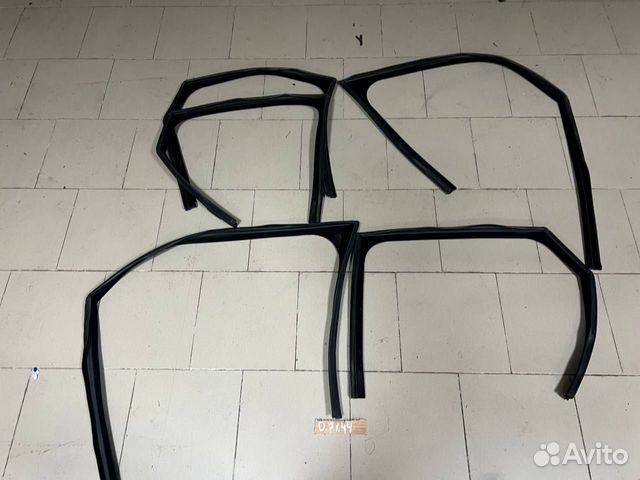 Уплотнитель окна jaguar f-pace x761