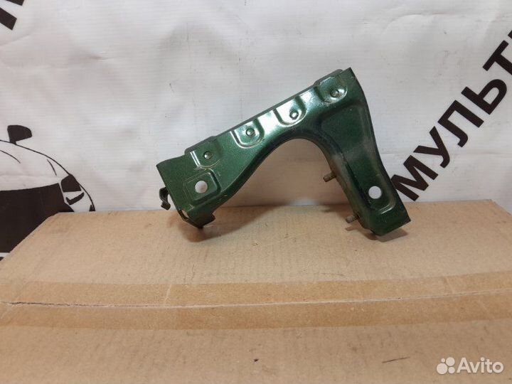 Кронштейн усилителя передний левый Toyota Tundra