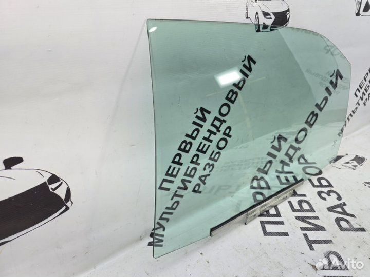 Стекло двери заднее левое Toyota Camry 50