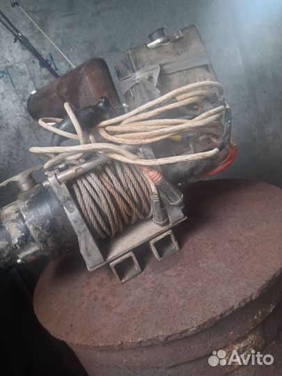 Лебедка электрическая автомобильная