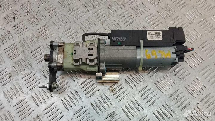 Механизм подъема двери багажника Audi Q7 2005