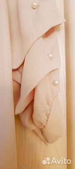 Блузка нежная с жемчугом