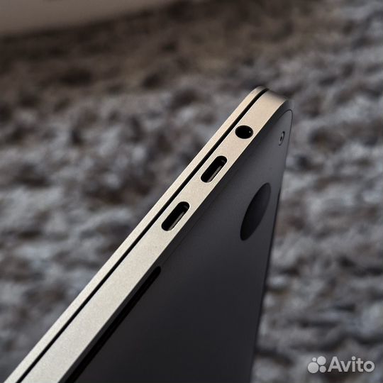 Macbook pro 13 2017 touch bar 8gb 256