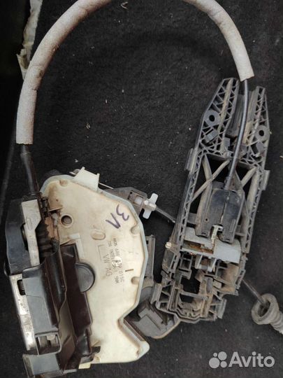 Замок задней левой двери фольцваген поло