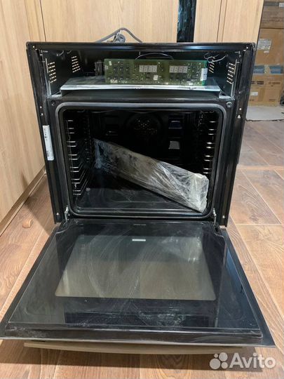 Электрический духовой шкаф Beko. Духовка