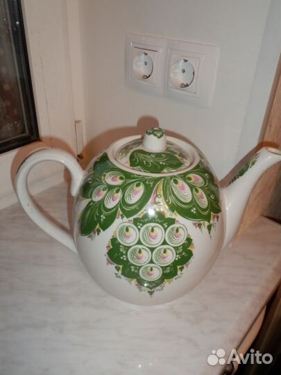 Огромный заварочный чайник