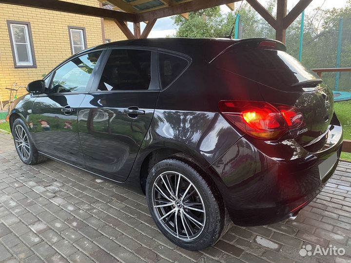 Opel Astra 1.4 AT, 2011, 216 000 км
