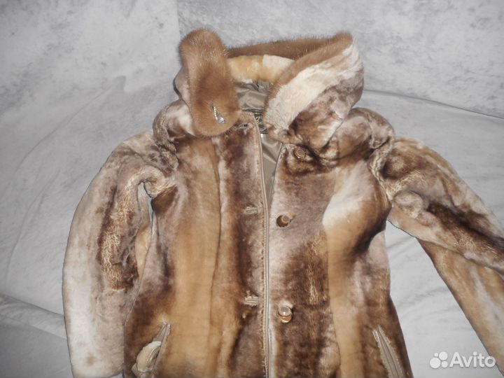Мутоновая шуба. капюшон из норки