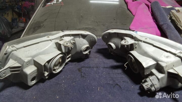 Продаю бампер передний и фары на акцент