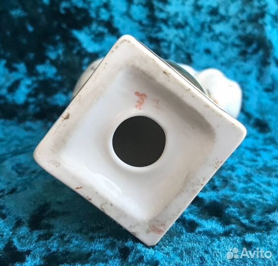 Мишка на шаре. Фарфоровая статуэтка. Рига