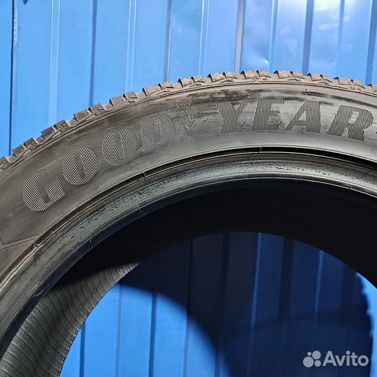 Goodyear UltraGrip 8 285/45 R20