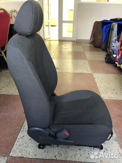 Передние сиденья на hyundai accent 2