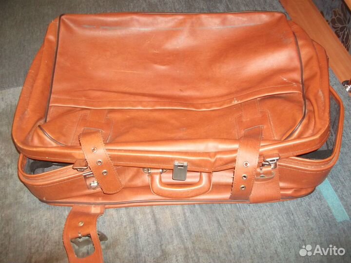 Кожаный чемодан советских времён