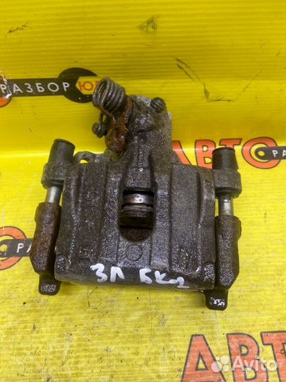 Суппорт задний левый Mazda Mazda3 BK Z6 2003