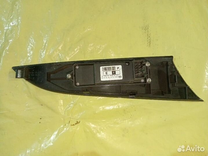 Кнопка стеклоподъёмника передняя правая Mazda 3 BK