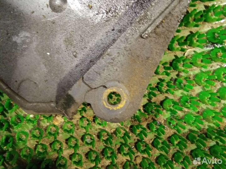 Крышка грм верхняя Крайслер Вояджер 2,4