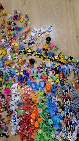 Игрушки из киндер сюрприза пакетом. Вес