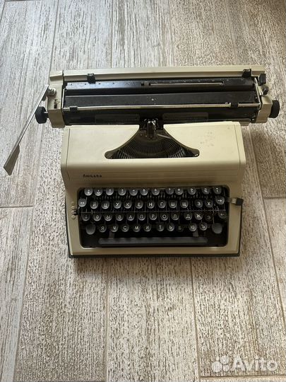 Пишущая машинка Любава
