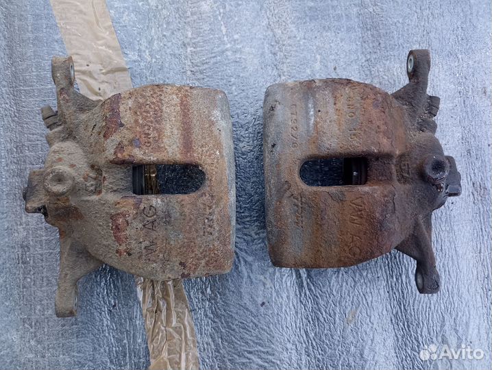 Суппорт передний левый правый Skoda Octavia A7